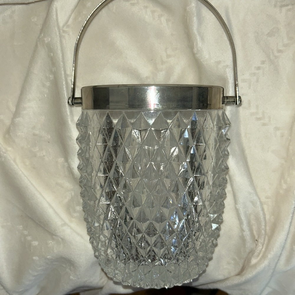 Indiana glass company diamond point ice bucket. Very beautiful - Picture 2 of 6